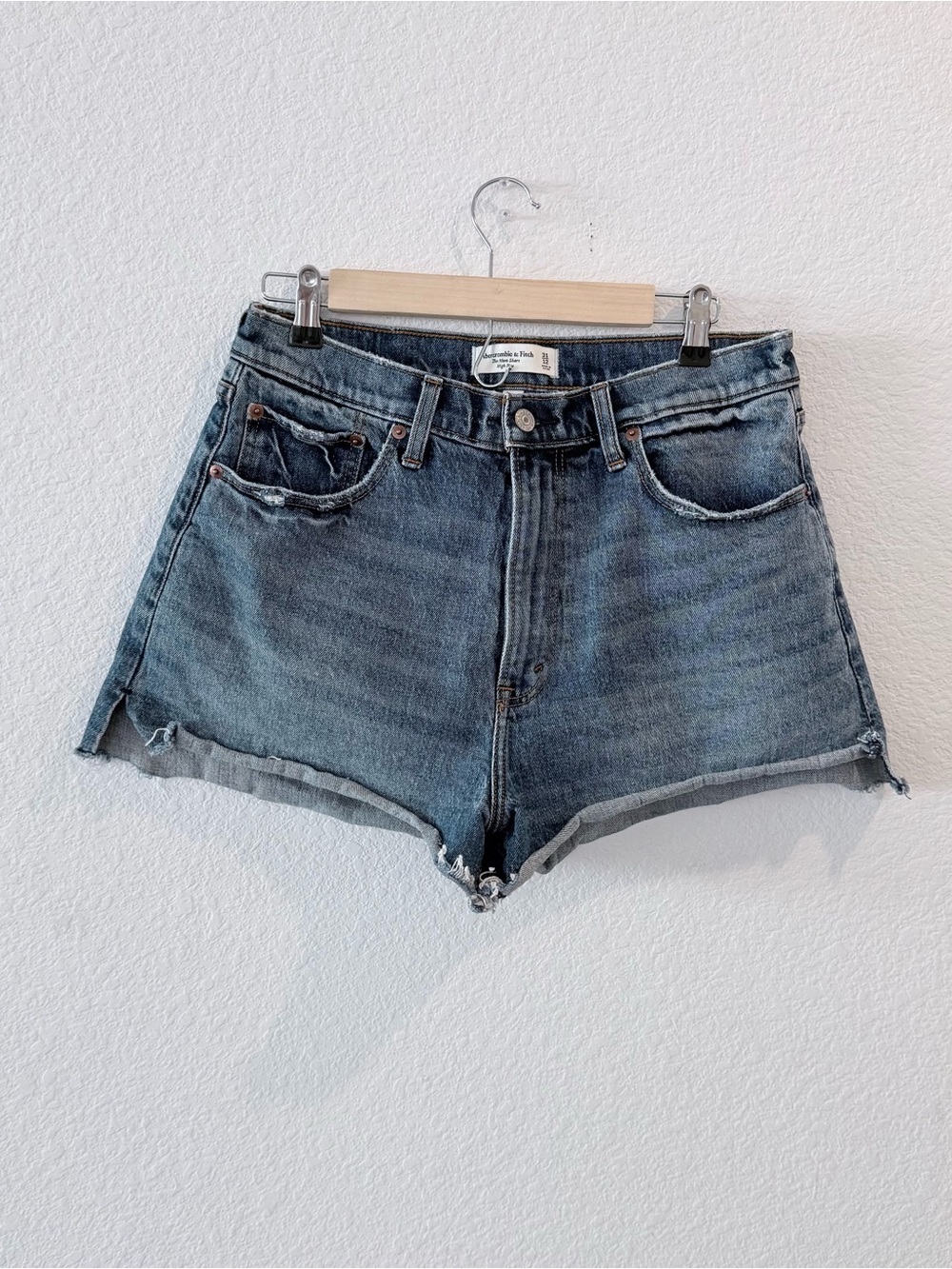 Abercrombie & Fitch- Curve Love High Rise Mom Shorts - Size 31